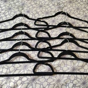 10 velvet hangers